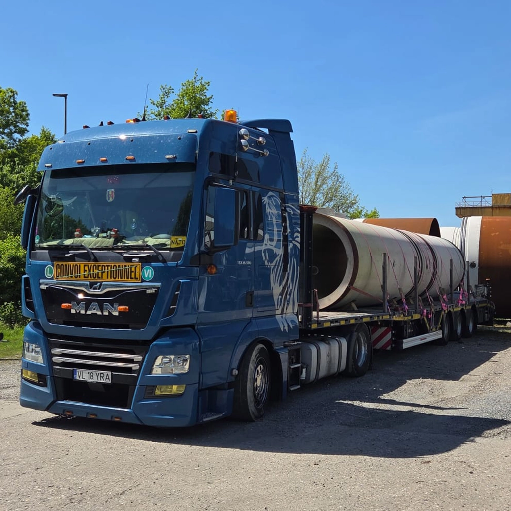Transport agabaritic țevi mari cu camion MAN - servicii transport agabaritic industrial specializat