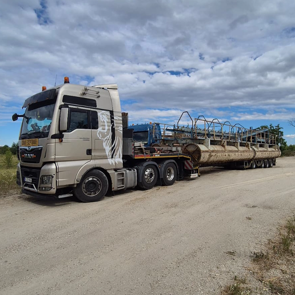Transport excepțional construcții metalice cu camion MAN - servicii logistice industriale