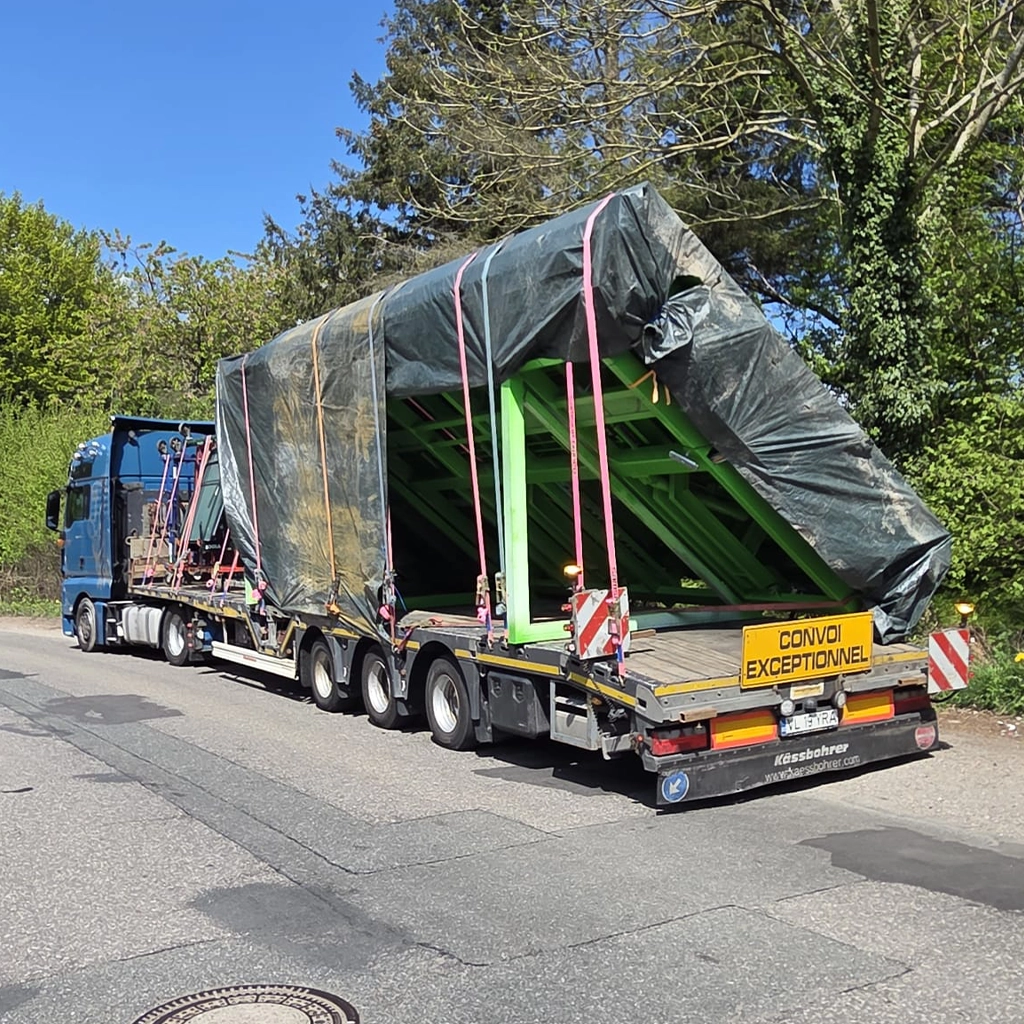 transport agabaritic de structuri metalice cu smitrailerele firmei Irra Truckline